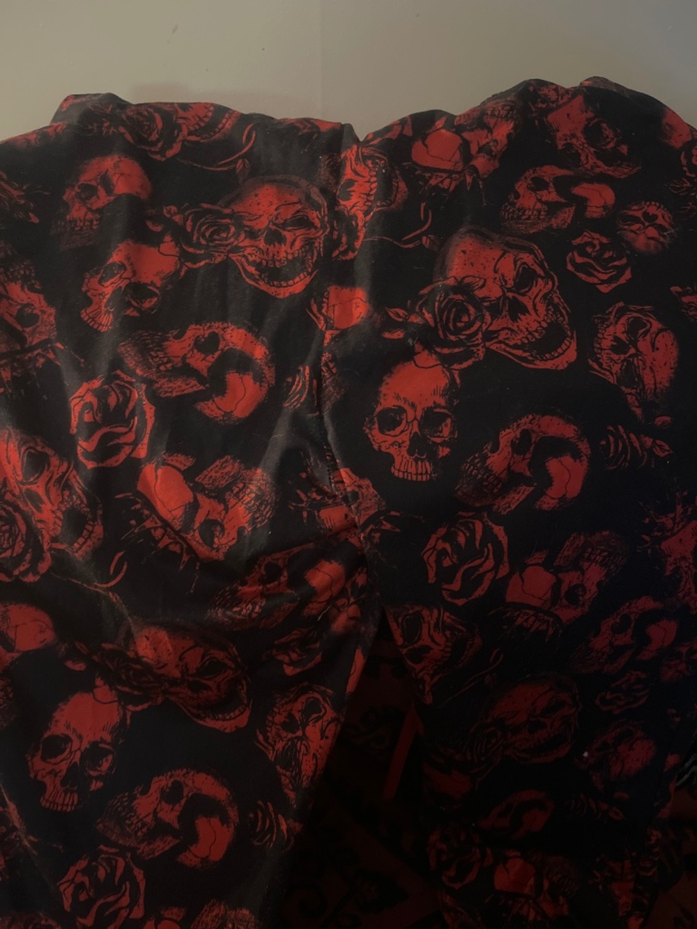 Goth skull and rose leggings